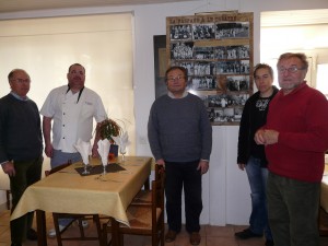 Les bénévoles avec le chef du Mont-Dolois.Manque Jean Jacque Chartier qui prenait la photo.